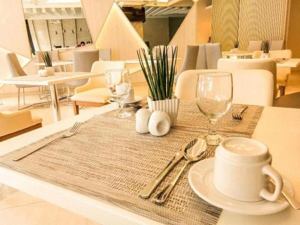 Aura One Hotel Baguio City Esterno foto